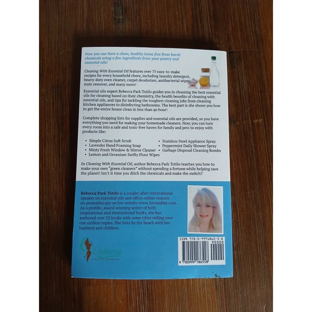 Rebecca Park Totilo Cleaning‎ With Essential Oil (Paperback)